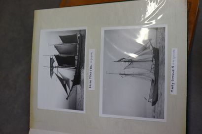 Réunion de deux albums répertoriant des bateaux...