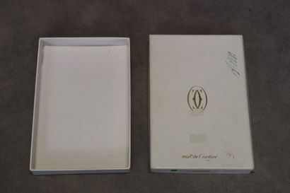 CARTIER. Porte-documents en cuir bordeaux...