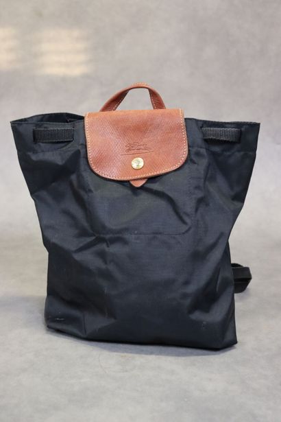 LONGCHAMPS. Réunion d'un sac, deux pochettes...