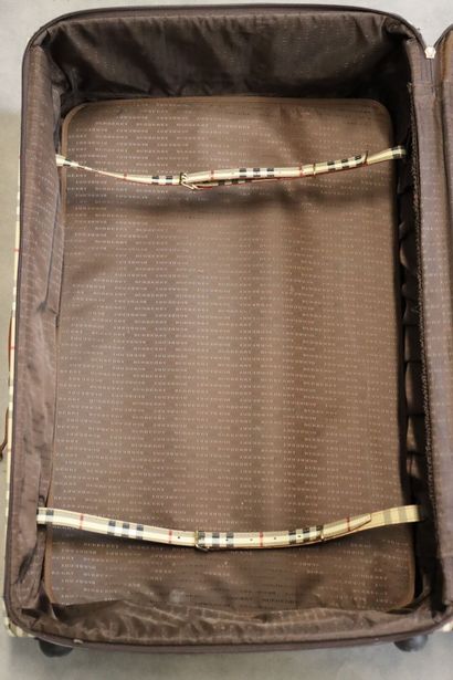 BURBERRY. Valise souple en toile enduite...