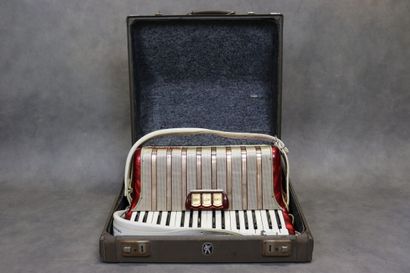 HONNER. Modèle Concerto II, accordéon avec...