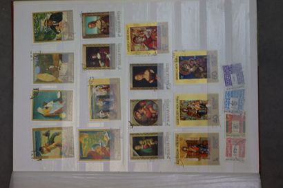 Réunion de 7 albums de timbres comprenant:...