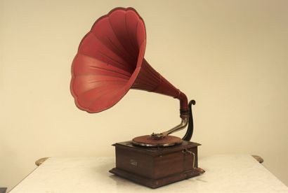 DIAMOND. Gramophone, porte la marque Diamond...