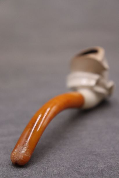 Réunion de d'une pipe et un foyer en écume...
