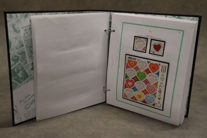 Réunion de cinq albums de timbres France...