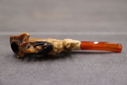 Réunion de deux pipes en écume de mer et...
