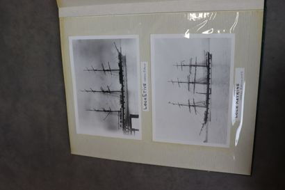 Réunion de deux albums répertoriant des bateaux...