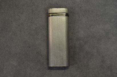 CARTIER. Briquet en acier avec monogramme...