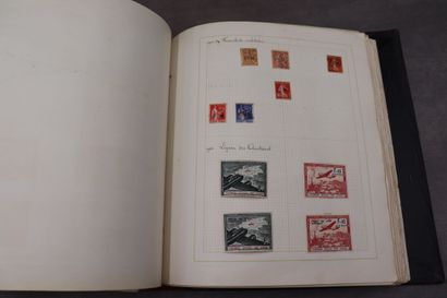 Un album de timbres collés, certains sous...
