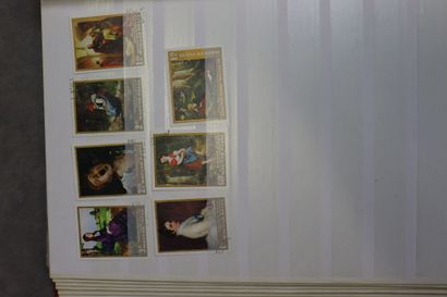 Réunion de 7 albums de timbres comprenant:...