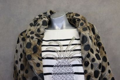 MADELEINE. Pour femme, Réunion d'une veste...