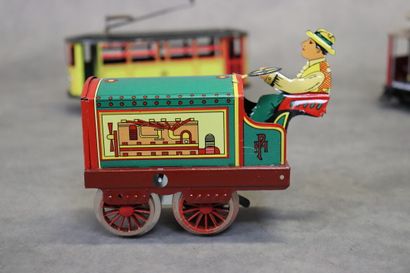 Réunion de trois jouets mécaniques en tôle...