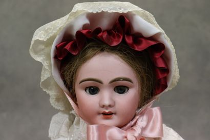 SFBJ. Poupée avec tête en biscuit et corps...
