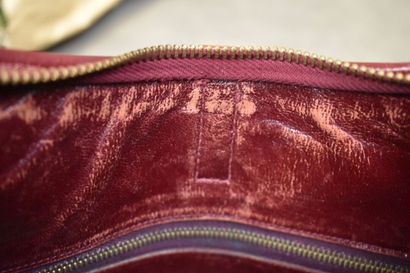 HERMES. Sac Trim en veau box rouge, fermeture...