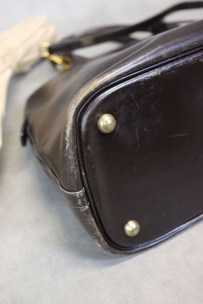 HERMES. Sac bolide en veau box marron et...