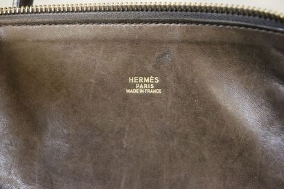 HERMES. Sac bolide en veau box marron et...
