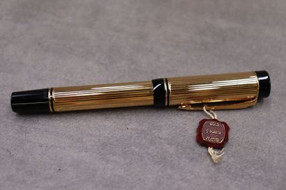 PARKER Duofold. Stylo plume en plaqué or...