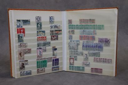 Réunion de dix albums de timbres France ...