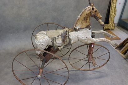 Tricycle en forme de cheval en bois, roues...