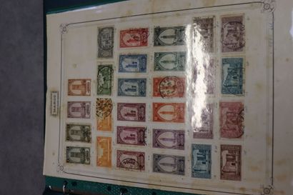 Réunion de trois classeurs de timbres neufs...