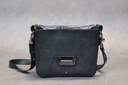 BARBARA BUI. Sac bandoulière en cuir noir,...