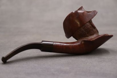 Importante pipe en bois. Longueur: 16cm.