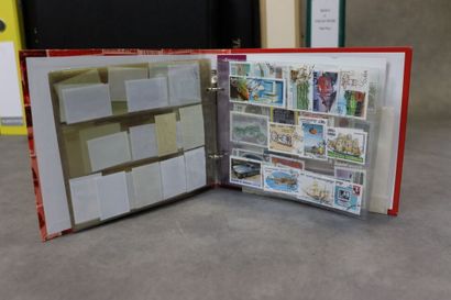 Réunion de divers albums de timbres étrangers,...