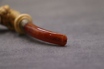 Une pipe en écume de mer à décor de personnage....
