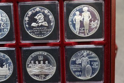 Coffret de 20 monnaies one dollar (1994,...