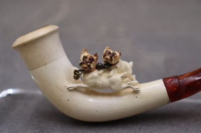 Réunion de trois pipes en écume de mer à...