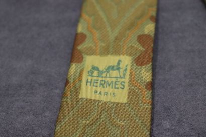 HERMES. Réunion de quatre cravates en soie...