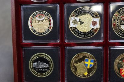 Un coffret comprenant 20 pièces dont Souvenirs...