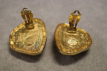 Yves Saint Laurent. Paire de boucles d'oreilles...