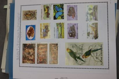 Réunion de 7 albums de timbres comprenant:...