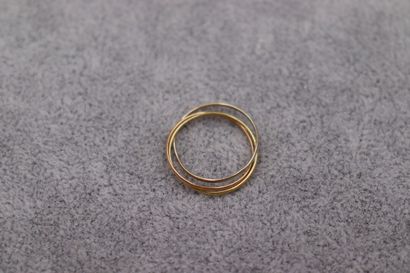 Une bague trois ors 750. Poids: 1.23g