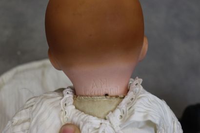 Bébé avec tête en biscuit, bras et jambes...