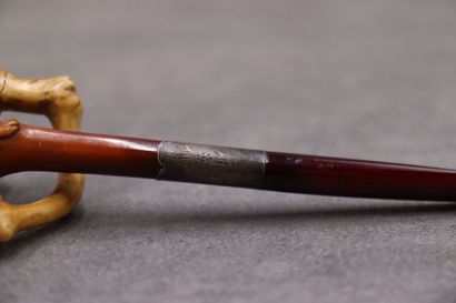 Réunion de deux pipes en écume de mer à décor...