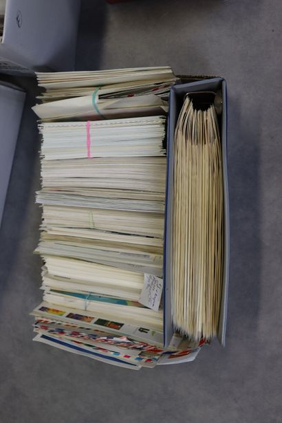 Importante réunion de timbres et lettres...