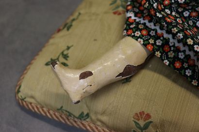 Poupée avec tête en biscuit et corps en composition,...