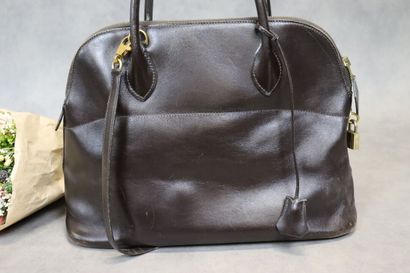 HERMES. Sac bolide en veau box marron et...