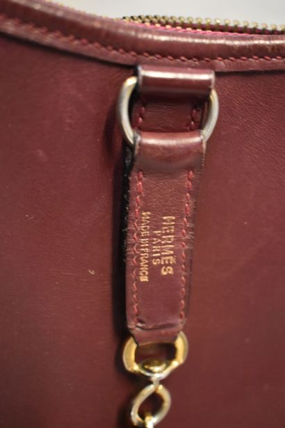 HERMES. Sac Trim en veau box rouge, fermeture...