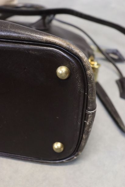 HERMES. Sac bolide en veau box marron et...