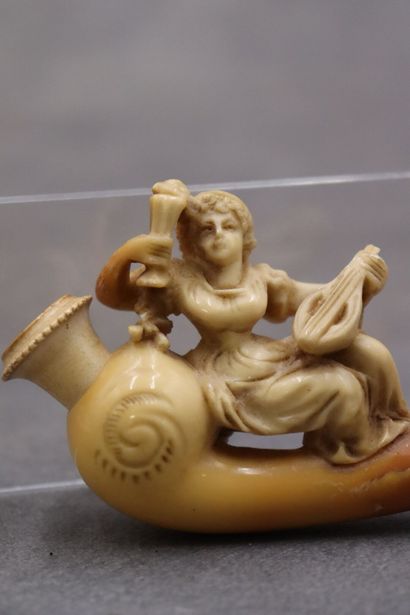 Réunion d'une pipe et un foyer en écume de...