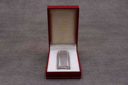 CARTIER. Briquet en métal, signé et numéroté...