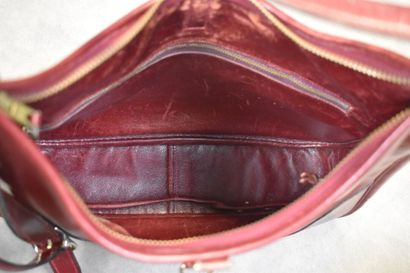 HERMES. Sac Trim en veau box rouge, fermeture...