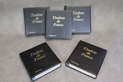 Réunion de cinq albums de timbres France...