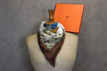 HERMES. Modèle Napoléon, carré en soie design...