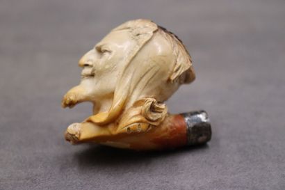 Réunion de d'une pipe et un foyer en écume...
