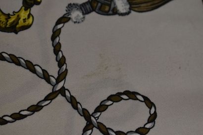HERMES. Modèle Les clefs. Echarpe en soie...
