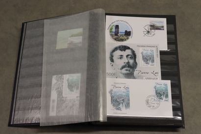 Réunion de douze classeurs de timbres étrangers...